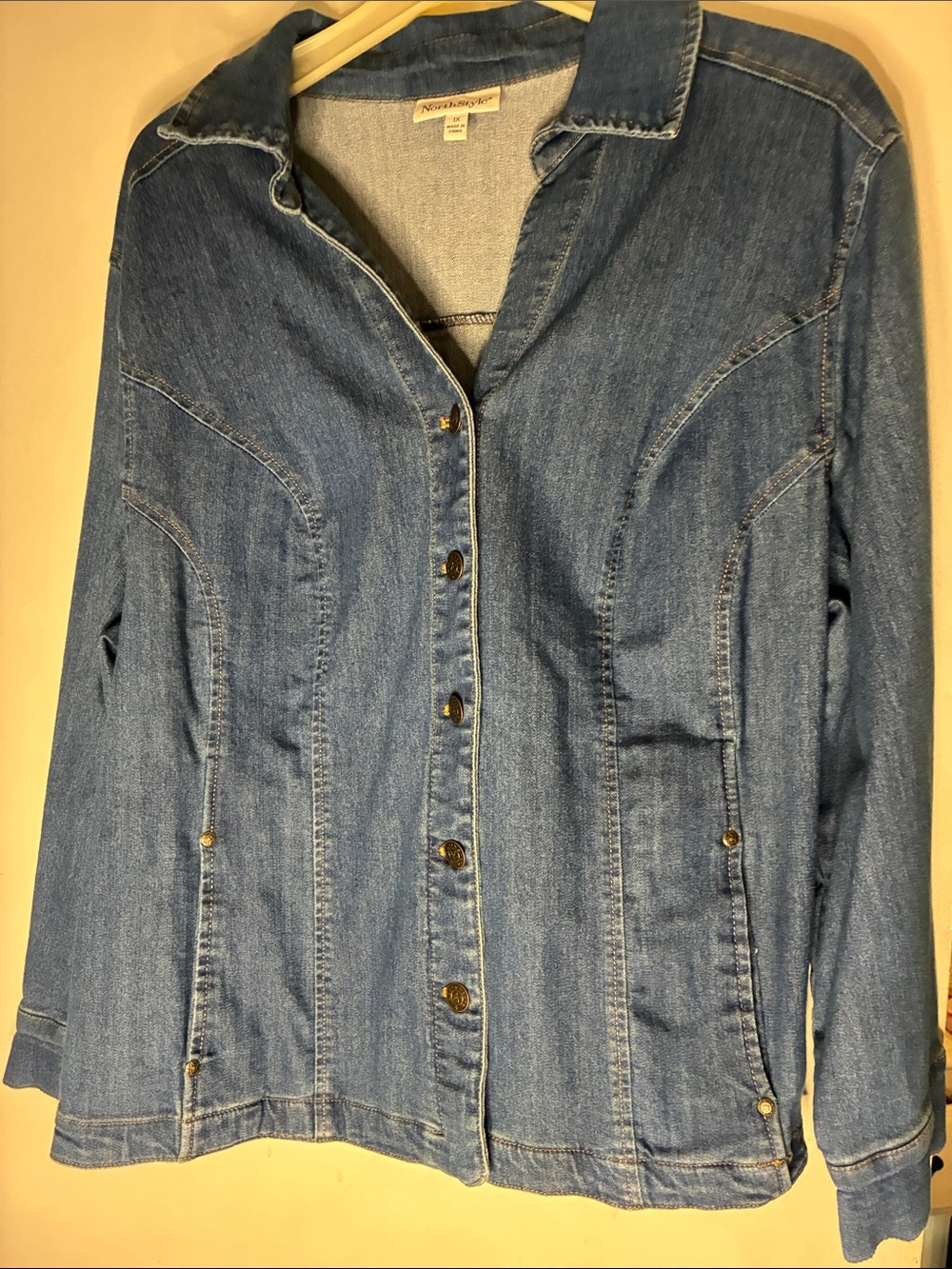Denim Jacket by North Style Bottom Down in Like New Condition Size 1X Woman’s